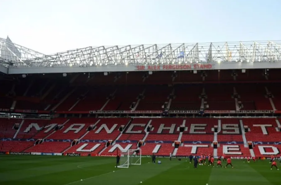 Manchester United sänker inte bara lönen, utan genomför också en överföringsoperation!
